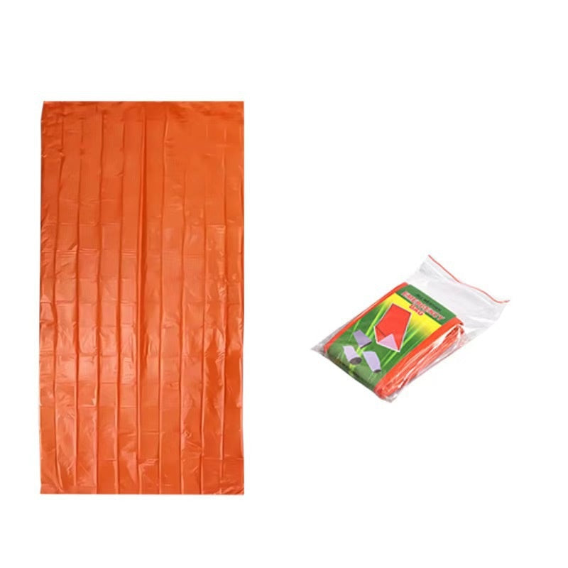 Emergency Warm Sleeping Bag - Portable Outdoor Survival Shelter, Reflective PE Aluminum Foil, Waterproof, Windproof, Insulation, Suitable for Camping, Hiking, Traveling and Disaster Preparedness