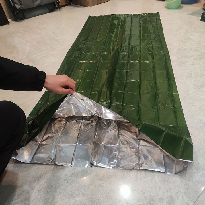 Emergency Warm Sleeping Bag - Portable Outdoor Survival Shelter, Reflective PE Aluminum Foil, Waterproof, Windproof, Insulation, Suitable for Camping, Hiking, Traveling and Disaster Preparedness